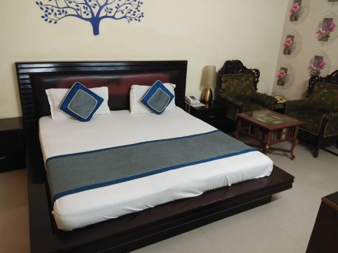 Hotel Home Stay Dwarka デリー エクステリア 写真
