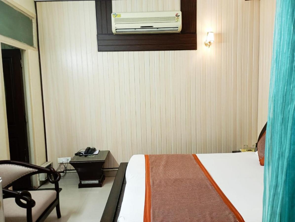 Hotel Home Stay Dwarka デリー エクステリア 写真