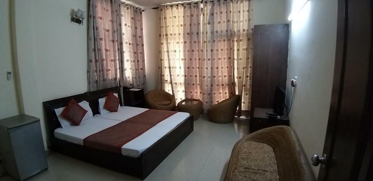Hotel Home Stay Dwarka デリー エクステリア 写真
